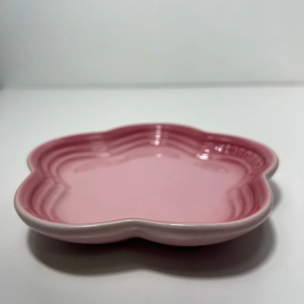 Le Creuset Stoneware Flower Petal Scalloped Trinket Dish Plate Tray